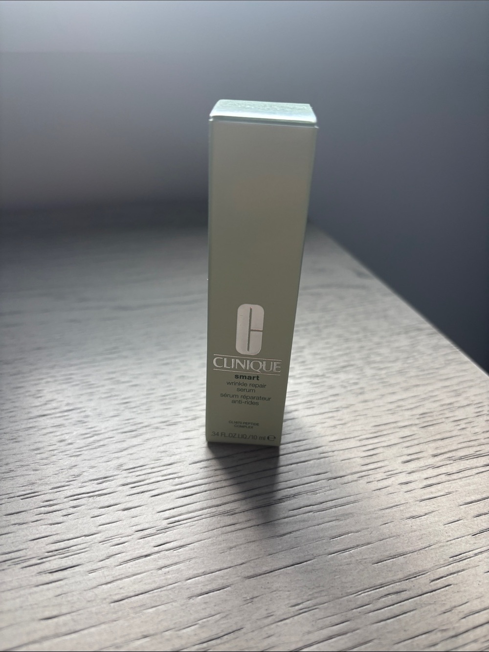 Clinique Smart Wrinkle Repair Serum in pale green box